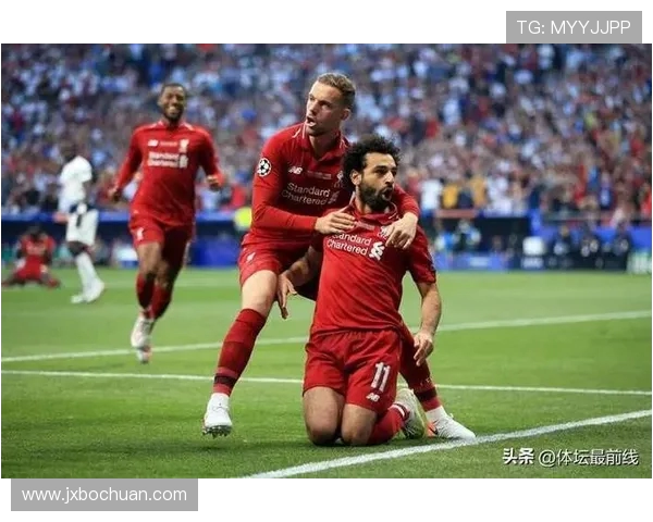 利物浦与曼联激战正酣 双方全力争夺英超荣耀与宿敌之战 利物浦与曼联激战正酣 双方全力争夺英超荣耀与宿敌之战