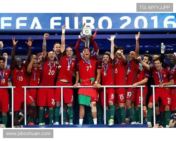 足球世界的热血对决与传奇故事探索，盘点历史上最具影响力的球队与球员