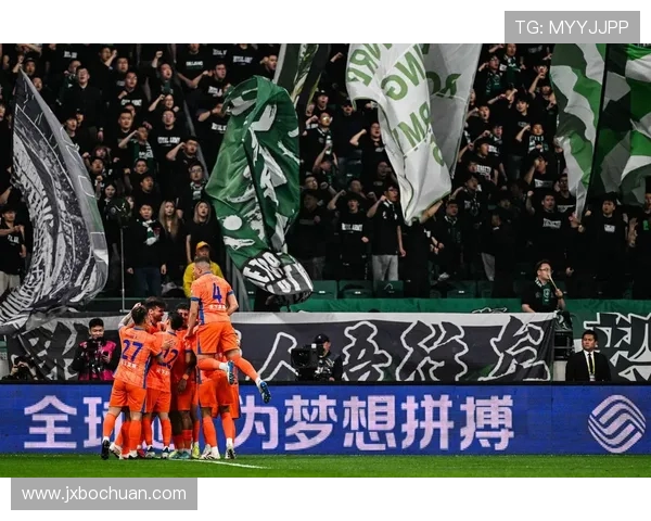 山东泰山迎战北京国安 争夺胜利点燃足坛激烈对决