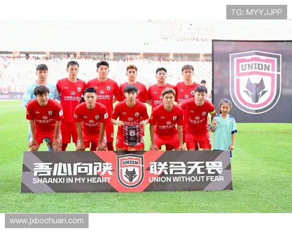 中国队迎战上港全力争胜期待精彩对决展现足球魅力与团队精神