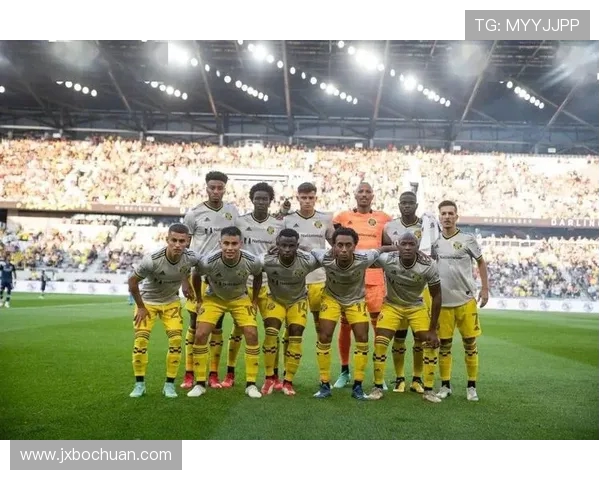 亚特兰大与哥伦布的激烈对决揭示了球队实力的较量与战术的博弈